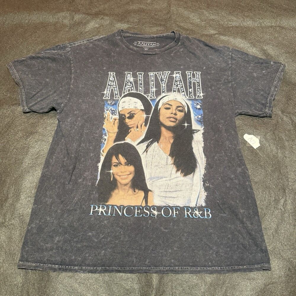 Aaliyah the Princess of R&B Womens M/L Medium Large Washed Black Boyfriend Fit